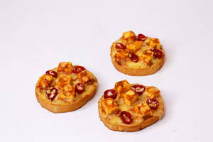 Makhani paneer garlic bread