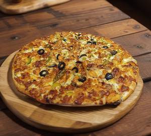 Medium Carnival Chicken Pizza