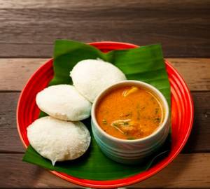 Idly 5Pcs With Chicken Gravy