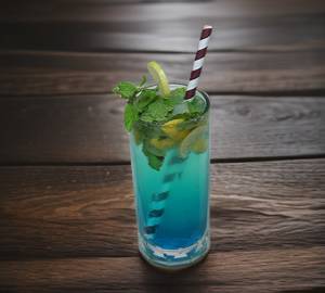 Blue lime mojito