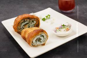 Chicken cheese schezwan roll