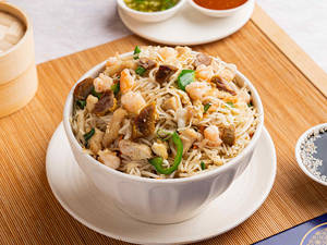Seafood Mix Hakka Noodles