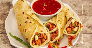 Paneer chilli roll