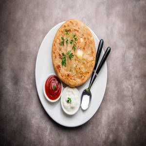Gobhi Paratha With Curd