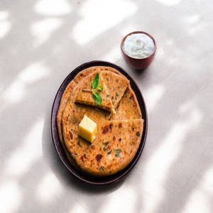 Aloo Pyaaz Paratha With Curd