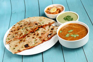 Paneer Do Pyaja+ Butter Naan [1Pc]+ Salad
