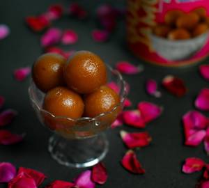 Hot Gulab Jamun (2 Pieces)