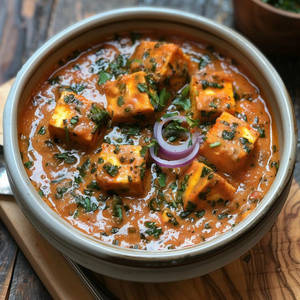 Paneer Roganjosh ,dal Makhani Combo Thali
