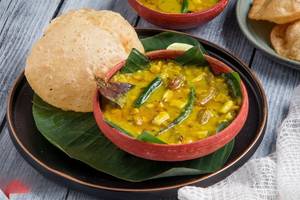 4 Luchi [Large] with Niramish Cholar Dal [250 ml]