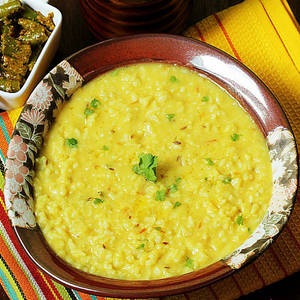 Plain Khichdi With Curd