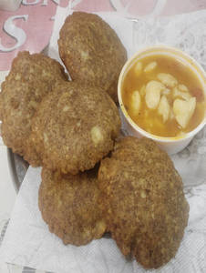 4 Pcs. Kuttu Atta Kachori With Curd & Chutney