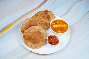 4 Plain Atta Puri With  Choice Of Aloo Sabzi / Channa Sabzi