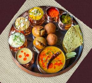 Mixed Dal With Lehsun Ki Chutney And Bati