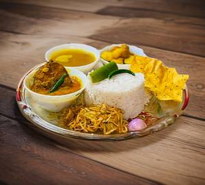 Katla fish thali (dal + bhaji + sabji + katla macher jhul + salad + sweet)
