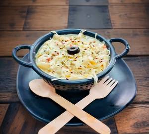 White sauce pasta                                           