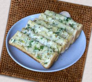 Cheese garlic bread