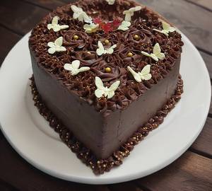 Eggless Heart Shape Chocolate Cake
