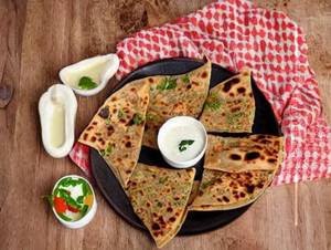 Aloo pyaaj parantha (Desi ghee)
