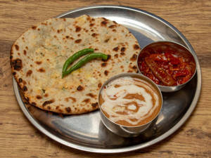 Aloo Naan + Gravy