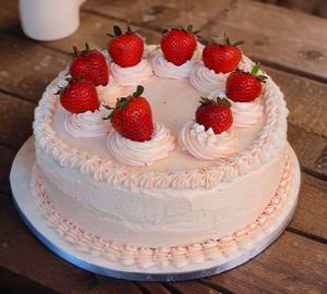 Eggless strawberry cake