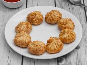 Veg Fried Momos (8 Pcs)