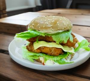 Muezza Special Hulk Burger