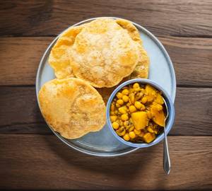 Kochuri with sabji [4 pieces]