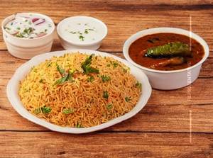 Non Veg Tripal Schezwan Rice(half)