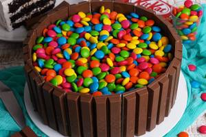 Kitkat cake [500 grams]