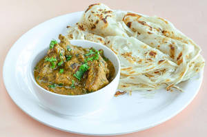 3 Parotta With Chicken Curry