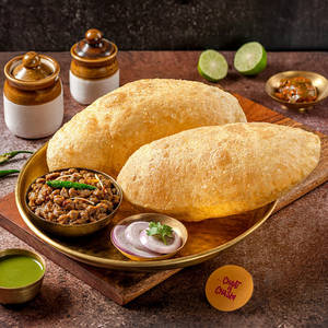 Chole Bhature(2 Pcs)