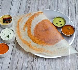 Cutting masala dosa