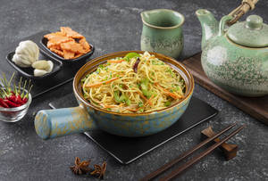 Veg Hakka Noodles