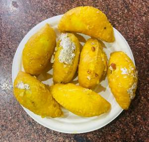 Desi Ghee Kesar Gujiya