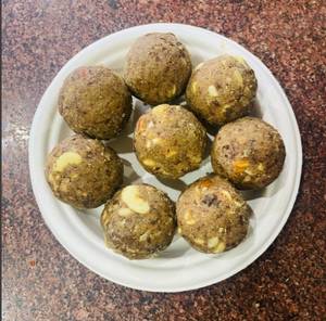 Desi Ghee Alsi Pinni