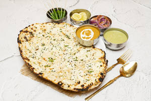 Cheese Naan With Gravy