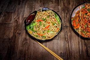 Veg hakka noodles