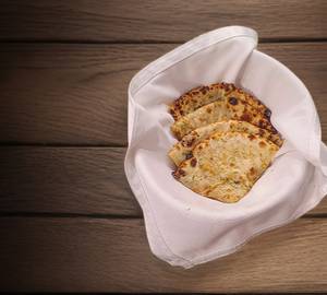 Pyaaz Stuffed Kulcha