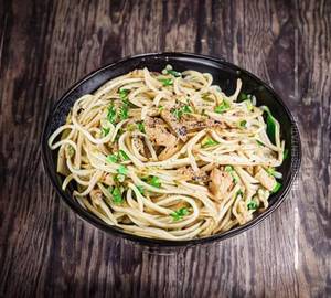 Burnt garlic noodles [chicken]