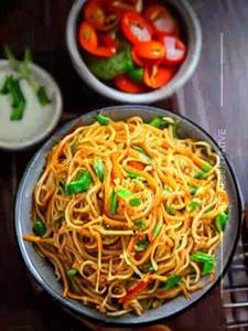 Veg schezwan noodles