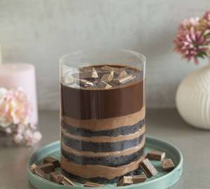Kitkat Chocolate Pull Me Up Cake Eggless