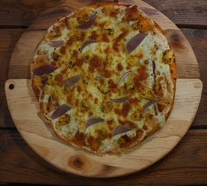Paneer pizza with onion
