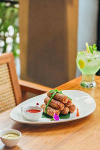 Beetroot & Crunchy Peanuts Crockets