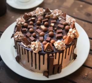 Kitkat Chocolate Cream Cake
