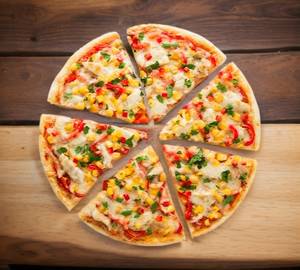 Corn and capsium cheese pizza