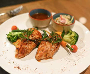Grilled Chicken + Sauteed Broccoli ( Low Carb )