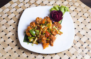 Diced Chicken With Assorted Pepper N Chilli Garlic (10 Pcs)