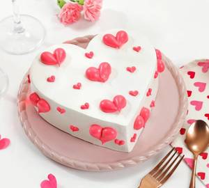 Love Valentine Vanilla Heart Shape Cake