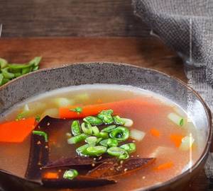 Veg clear soup