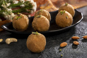 Atta Gond Laddu
